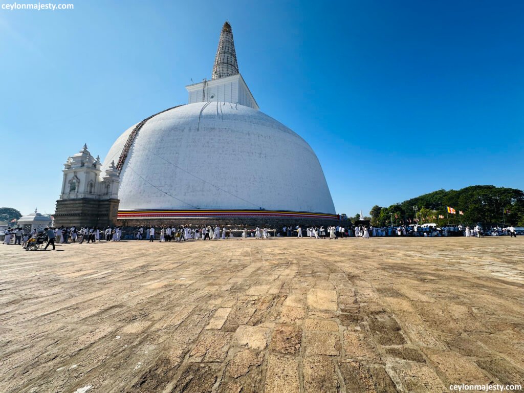 Ruwanwelisaya stupa in Anuradhapura on a crowded date