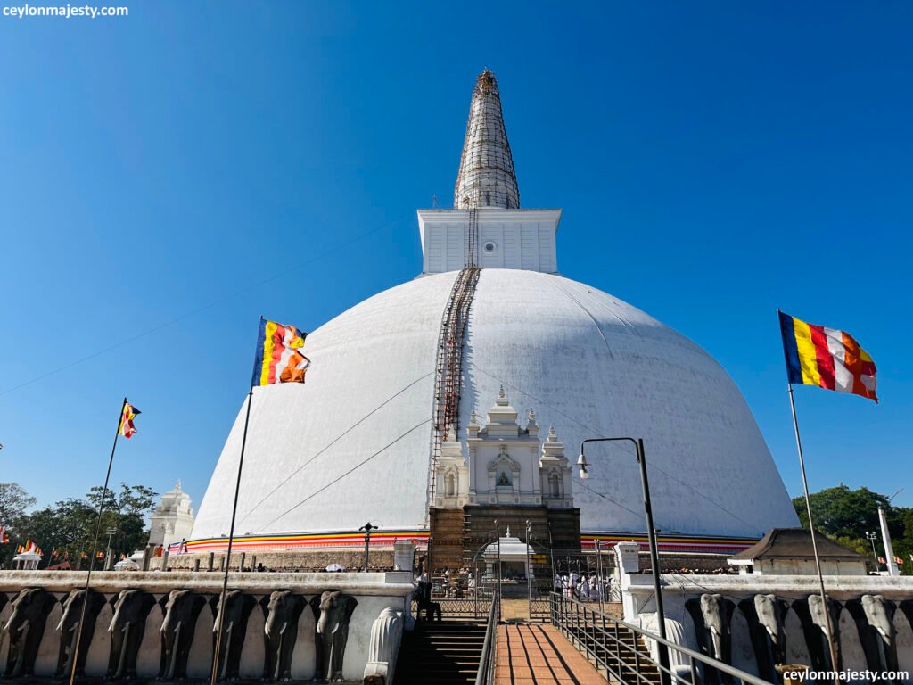 Close image of Ruwanwelisaya stupa in Anuradhapura