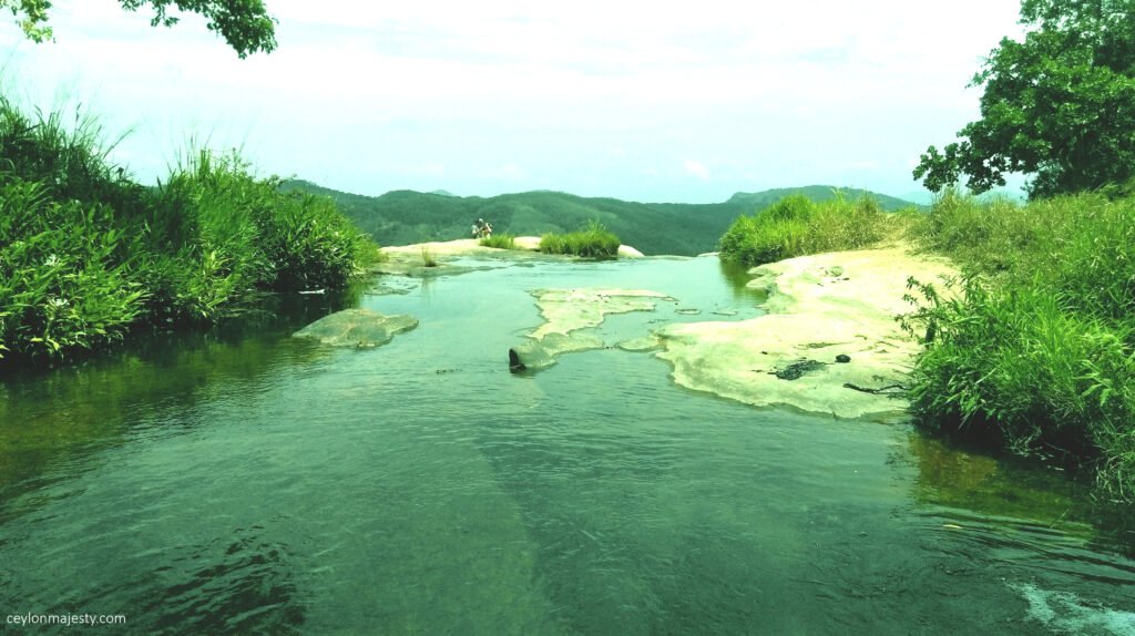 upper diyaluma ella waterfall hike