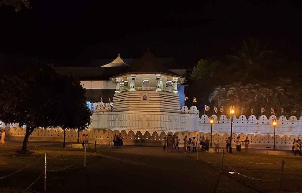 Temple of Tooth, Kandy